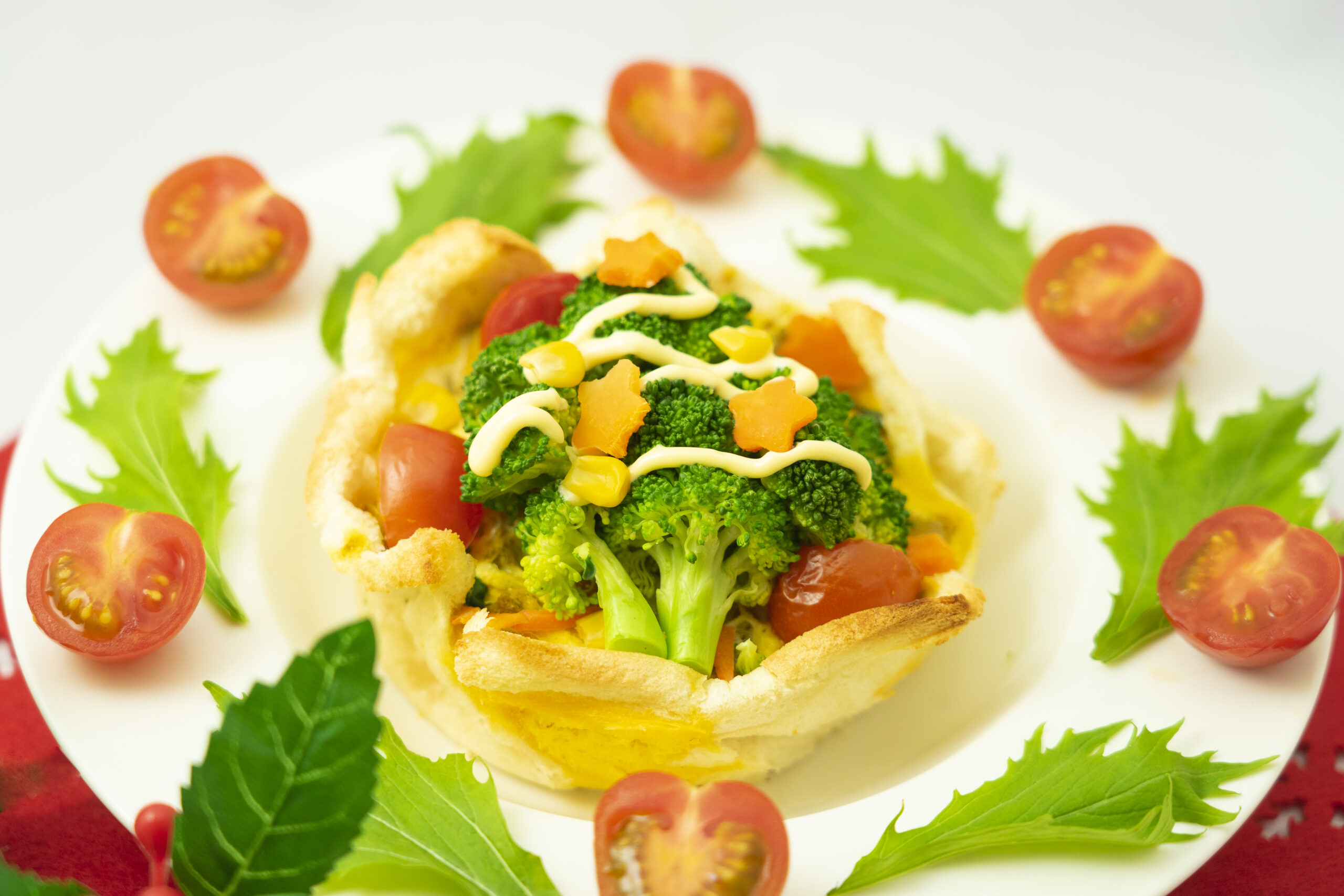 食パンdeクリスマスツリーキッシュ - 昭和鶏卵